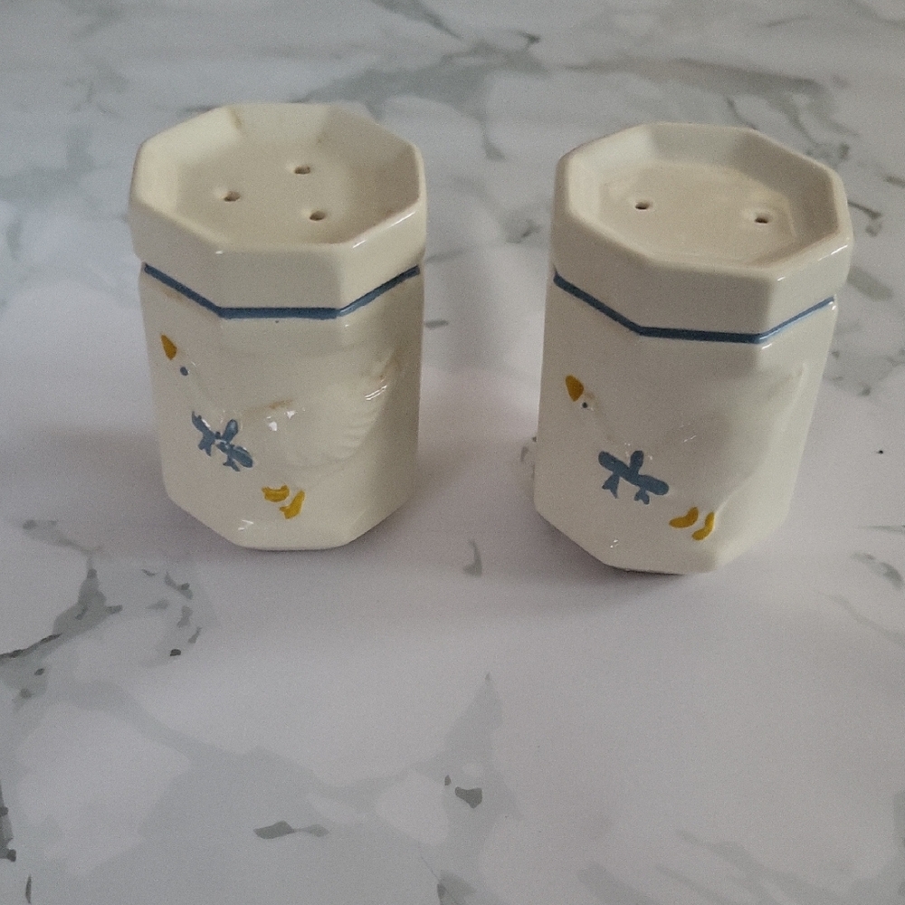 Vintage McCoy Pottery Country Accents Duck Shaker Set